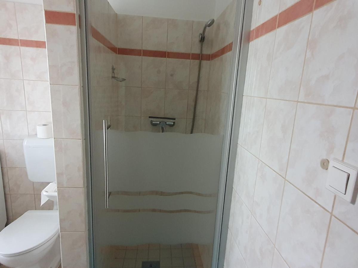 Nyil Apartman Wellnes Debrecen Esterno foto