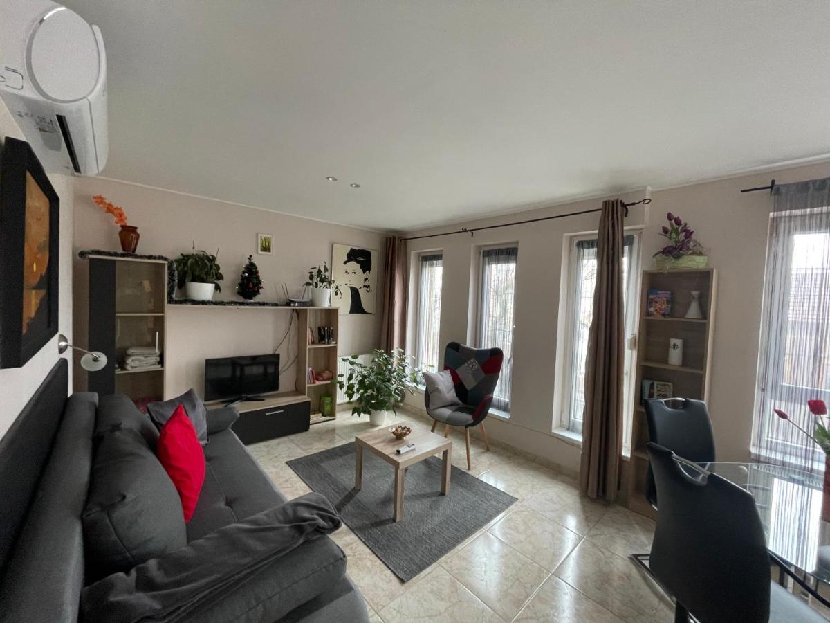 Nyil Apartman Wellnes Debrecen Esterno foto