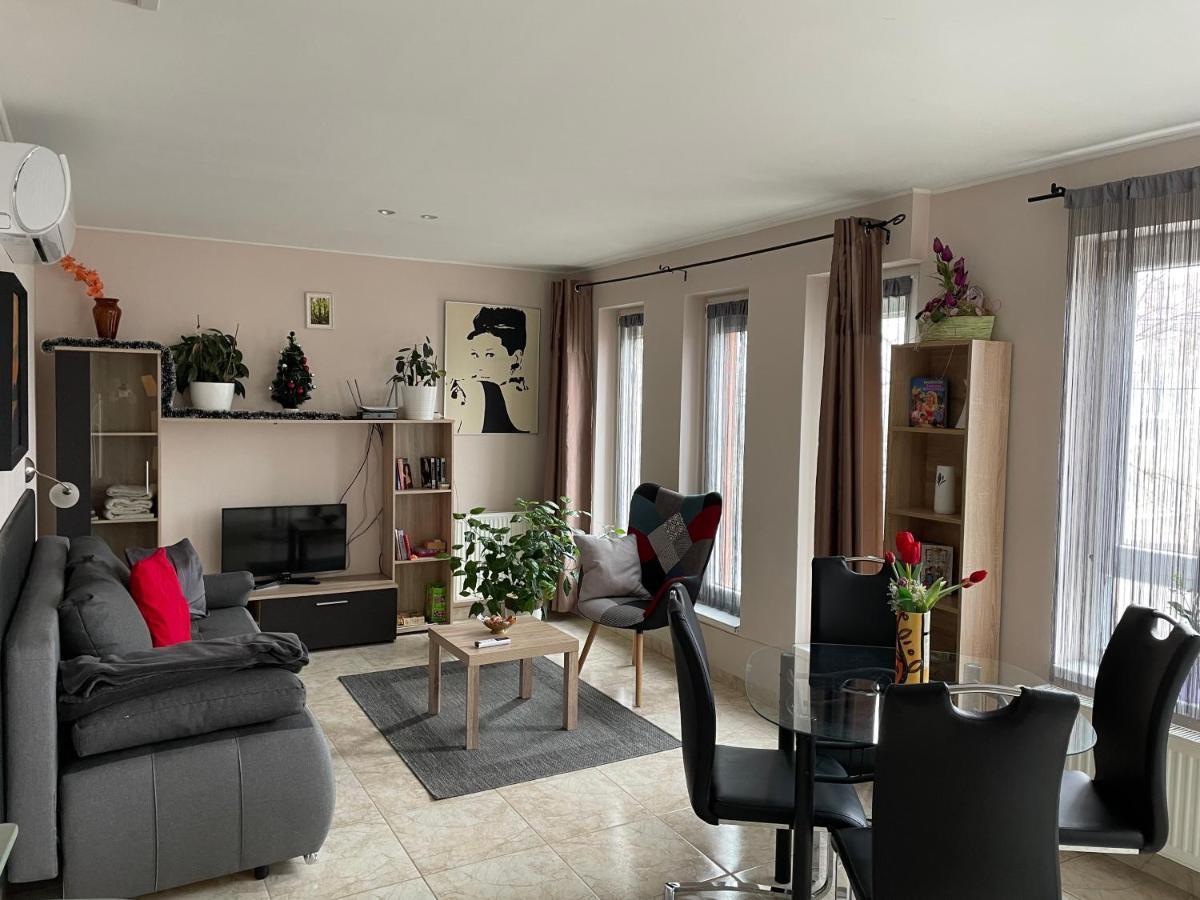 Nyil Apartman Wellnes Debrecen Esterno foto